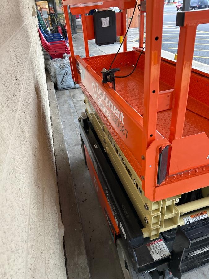 2025 JLG ES1932