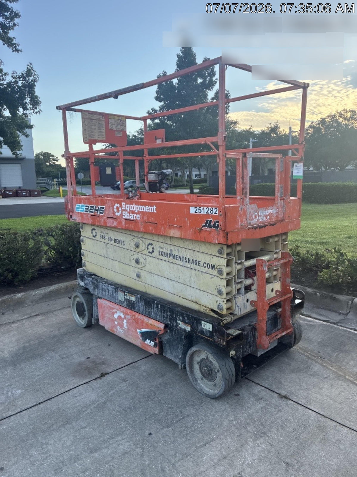 2022 JLG ES3246