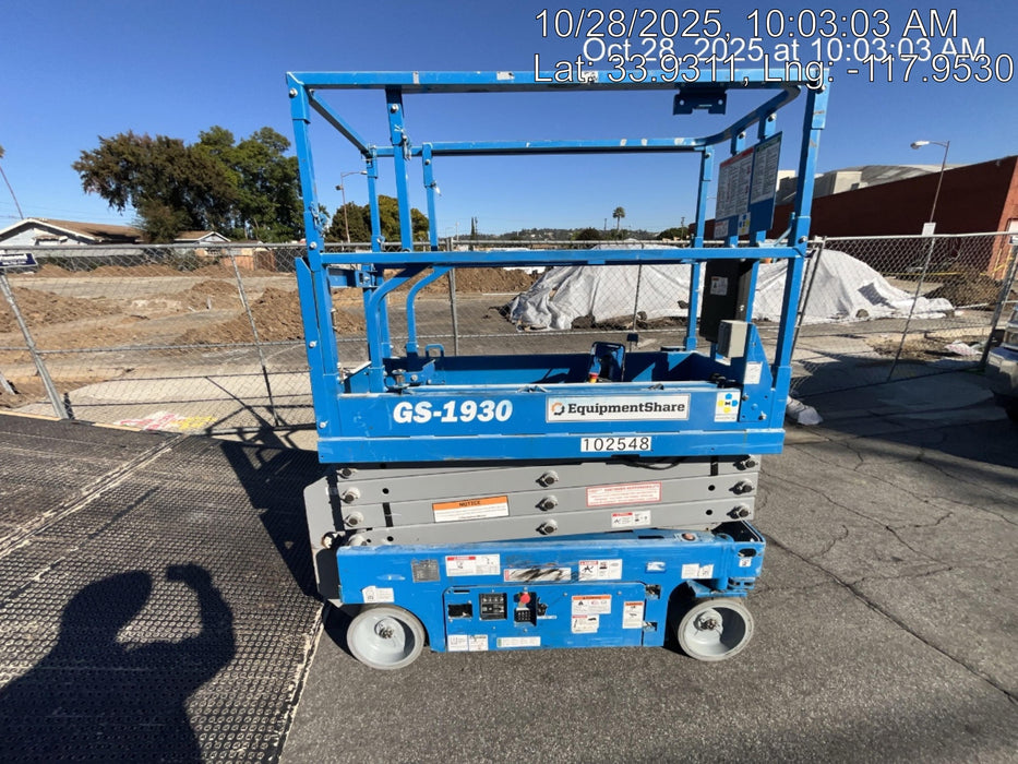 2020 Genie GS-1930 Solid Non Marking Tires, Beacon, Folding rails with half height swing gate, 800W Inverter