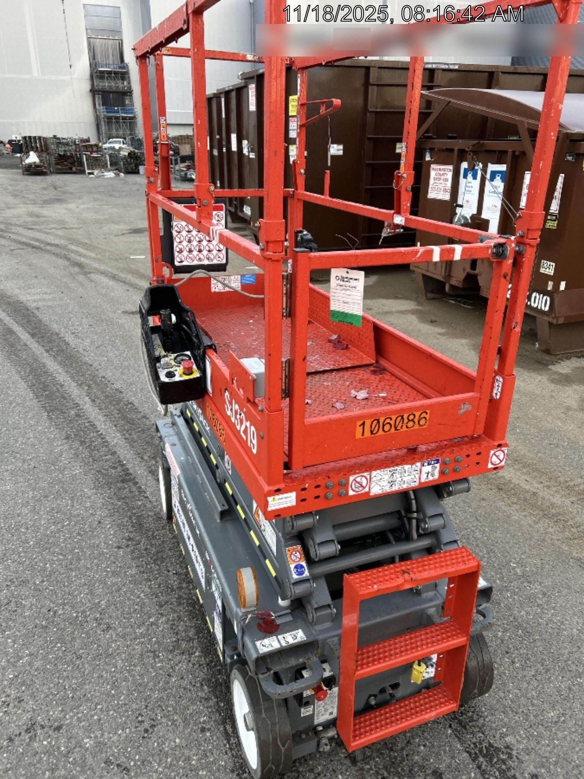 2020 Skyjack SJIII-3219 Solid NM Tires, Half height spring hinged entry gate, Dual Beacons, 800W Inverter