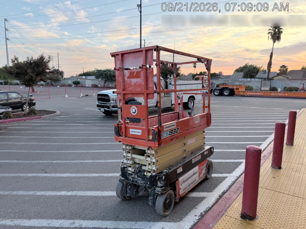 2022 JLG ES1932