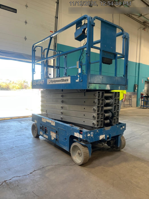 2019 Genie GS-4047 Folding rails with half height swing gate