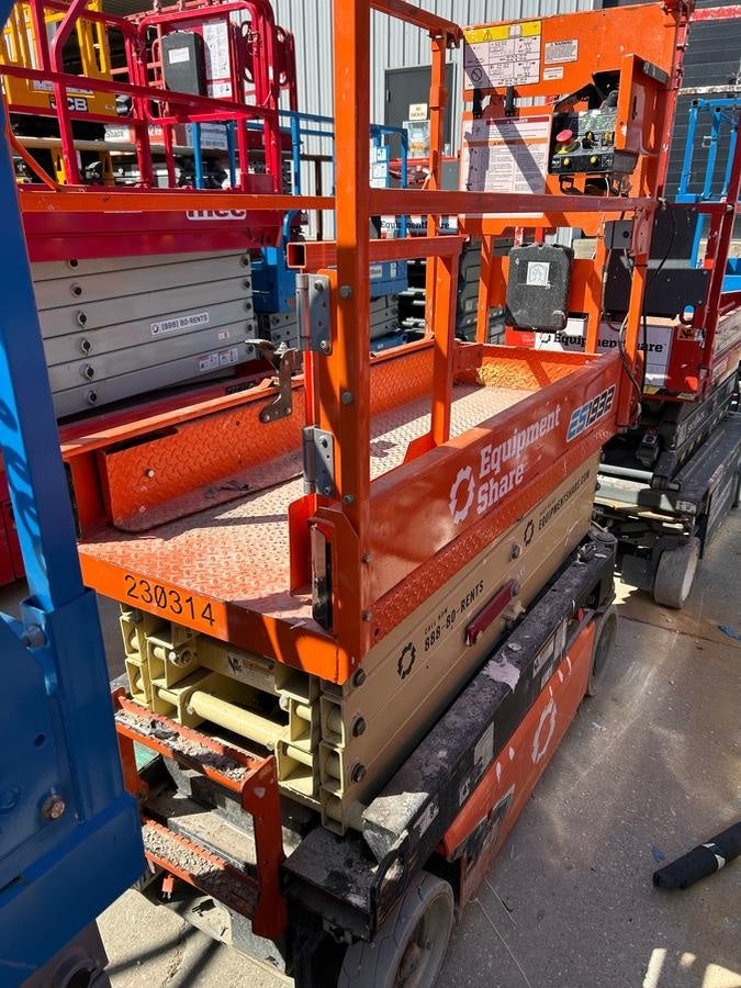 2022 JLG ES1932