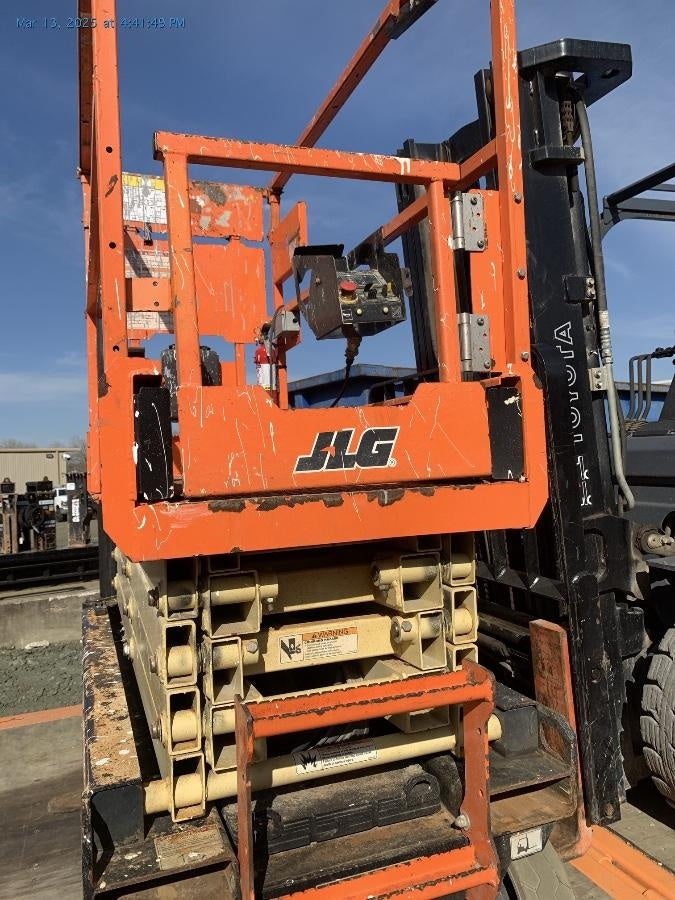 2021 JLG ES1932