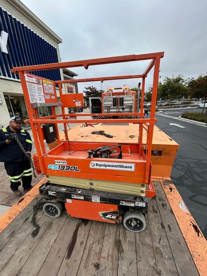 2021 JLG ES1330L