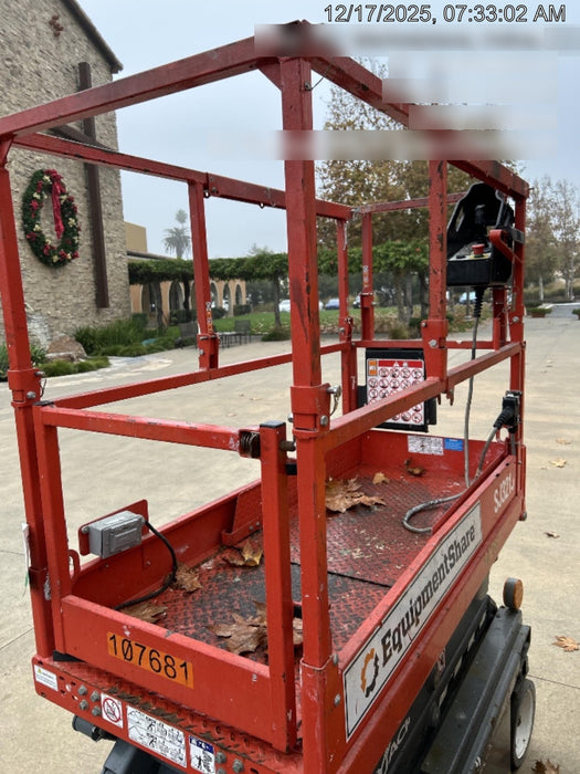 2020 Skyjack SJIII-3219 Solid NM Tires, Half height spring hinged entry gate, Dual Beacons, 800W Inverter