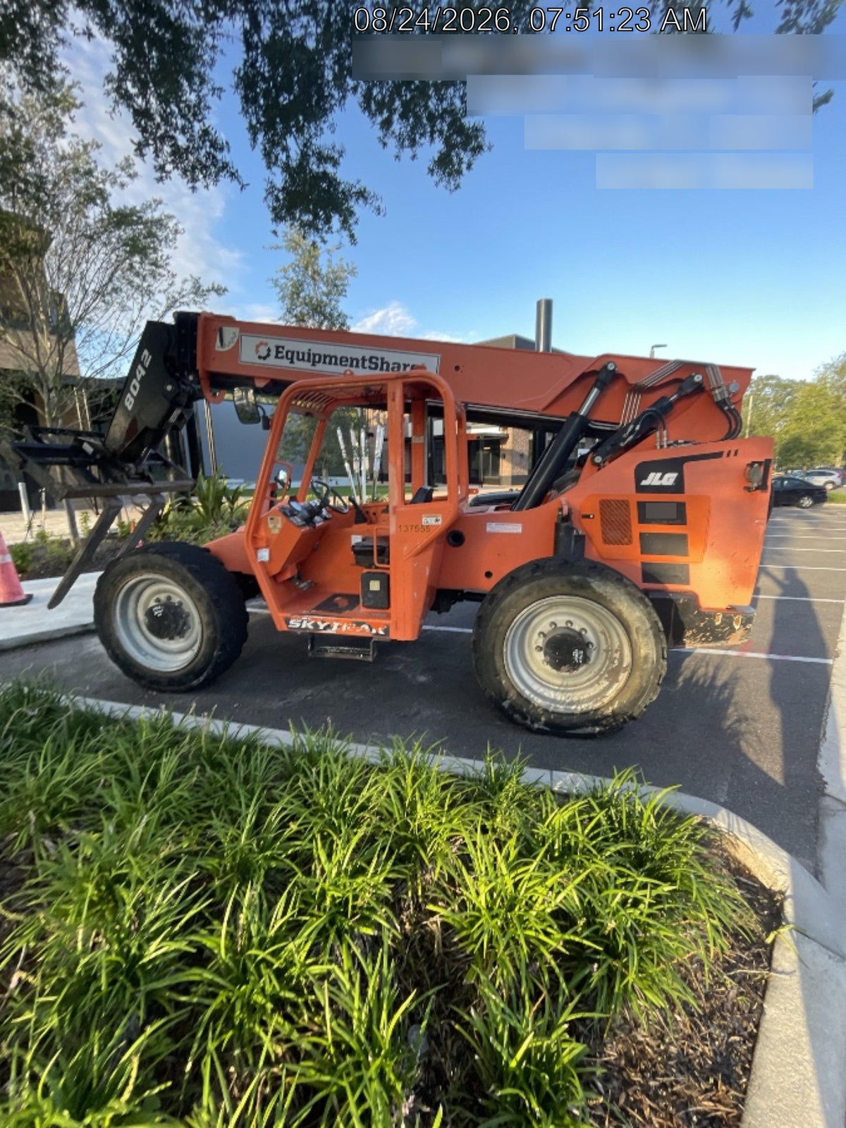 2021 JLG 8042