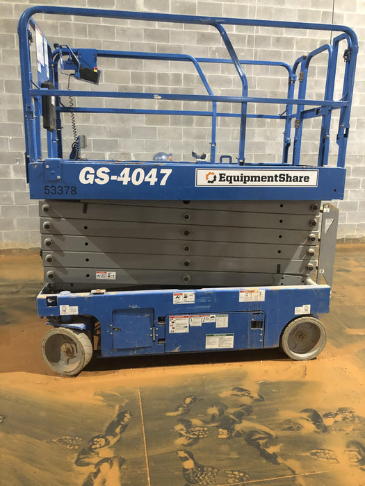 2019 Genie GS-4047 Folding rails with half height swing gate