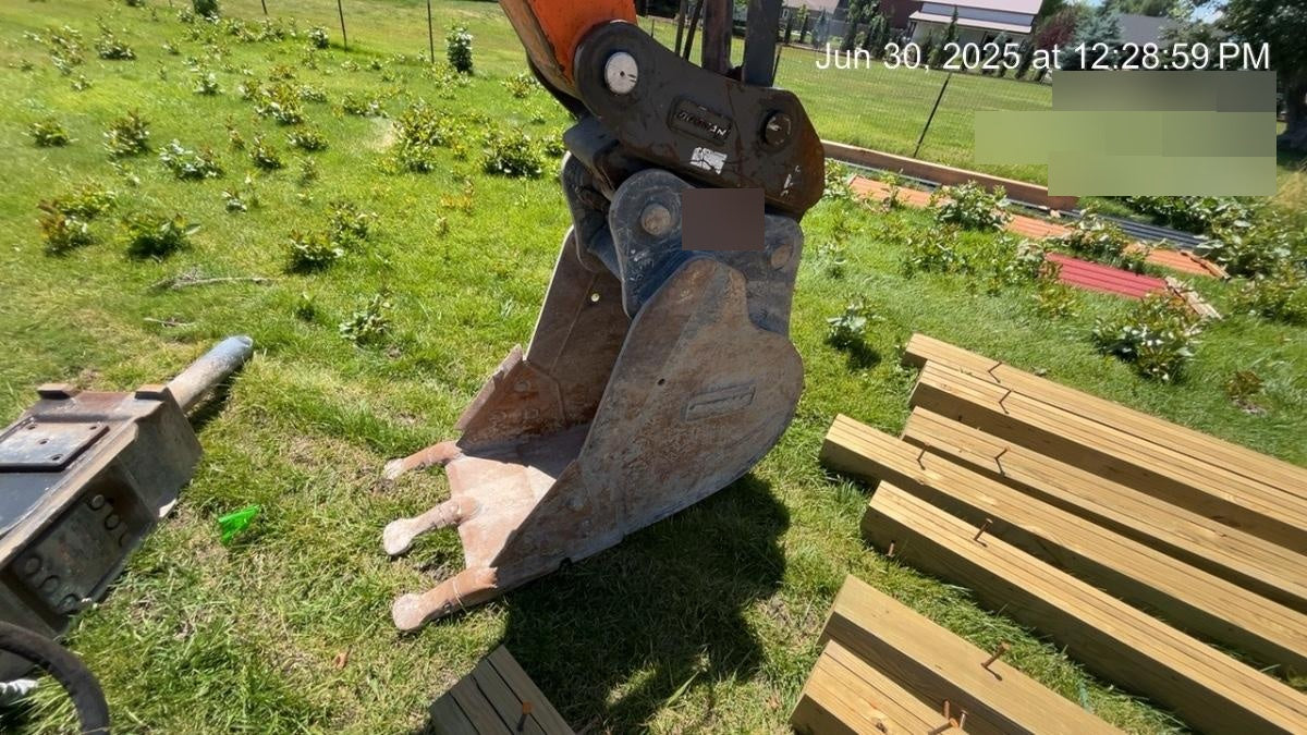 2020 DOOSAN 24" Bucket-Doosan