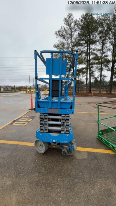 2019 Genie GS-2632 Folding rails with half height swing gate