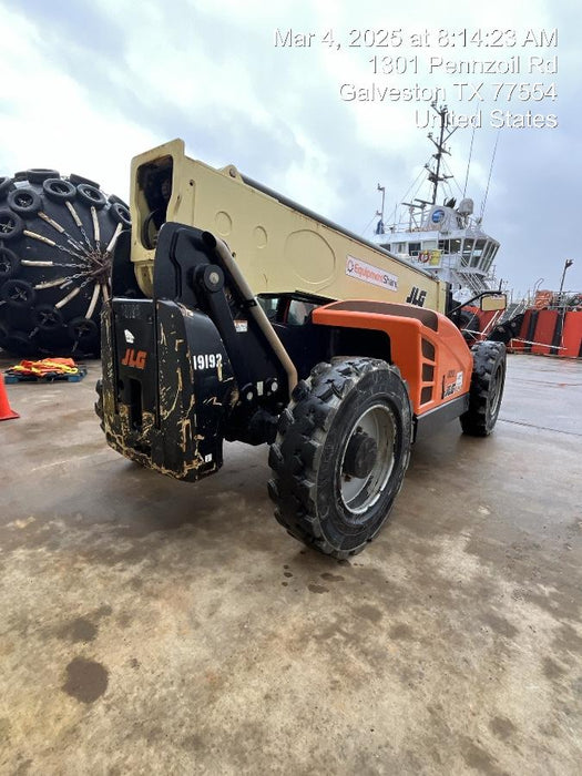 2019 JLG 1255 JLG 1255 T4F w/Full Cab, HVAC, Solid Tires, Work Lights/Beacon, 60" Carriage/Forks