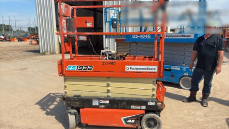 2022 JLG ES1932