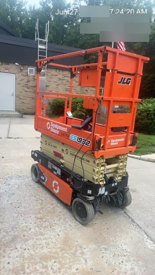 2022 JLG ES1932