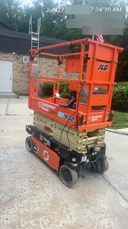 2022 JLG ES1932