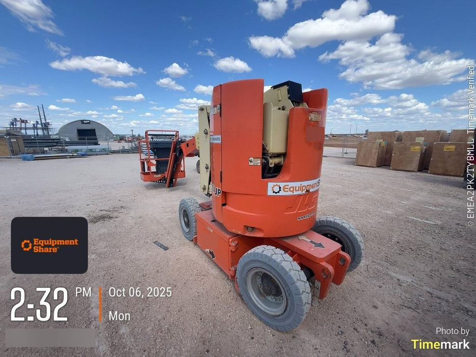 2019 JLG E300AJP