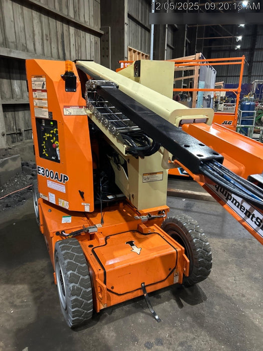 2019 JLG E300AJP