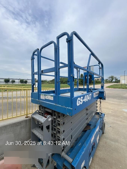 2019 Genie GS-4047 Folding rails with half height swing gate
