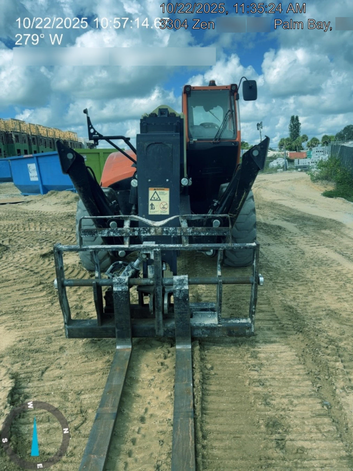 2022 JLG 1075