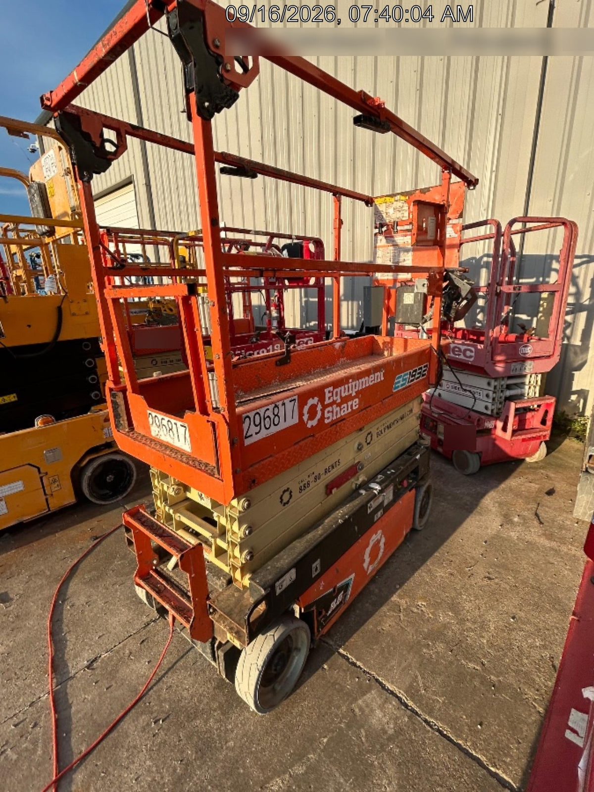 2023 JLG ES1932