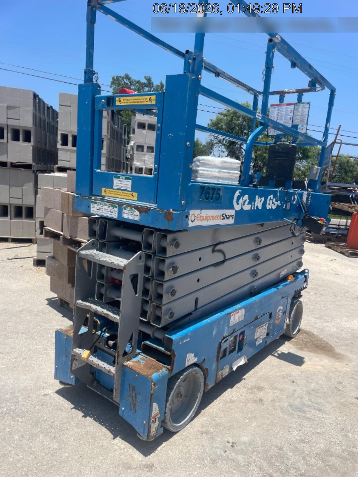 2017 Genie GS-3232 Genie GS3232 Lift w/Folding Rails and Swing Gate