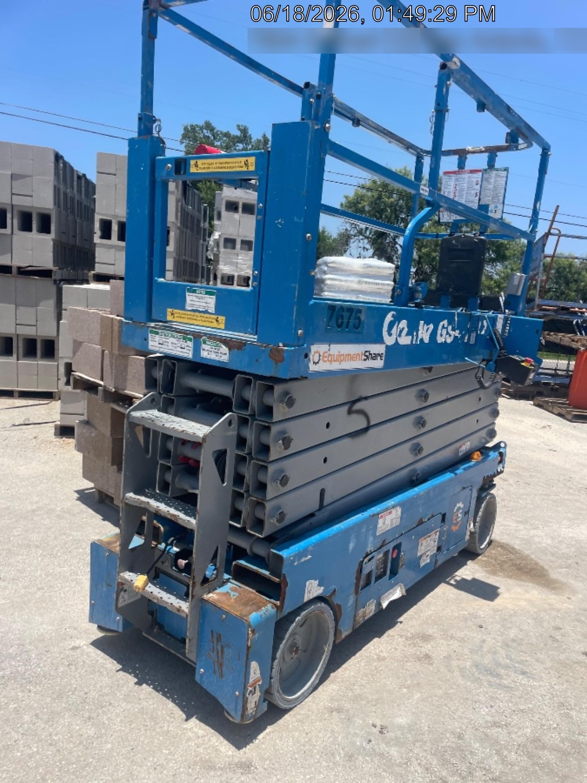 2017 Genie GS-3232 Genie GS3232 Lift w/Folding Rails and Swing Gate