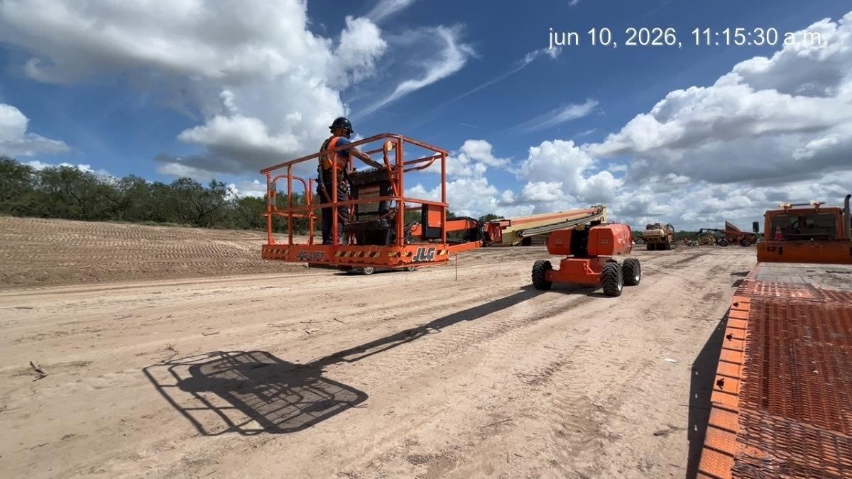 2022 JLG 860SJ