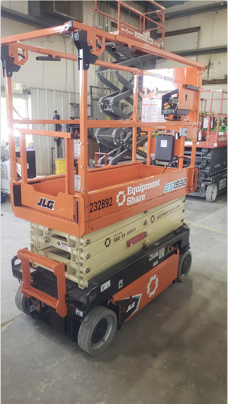 2022 JLG ES1932