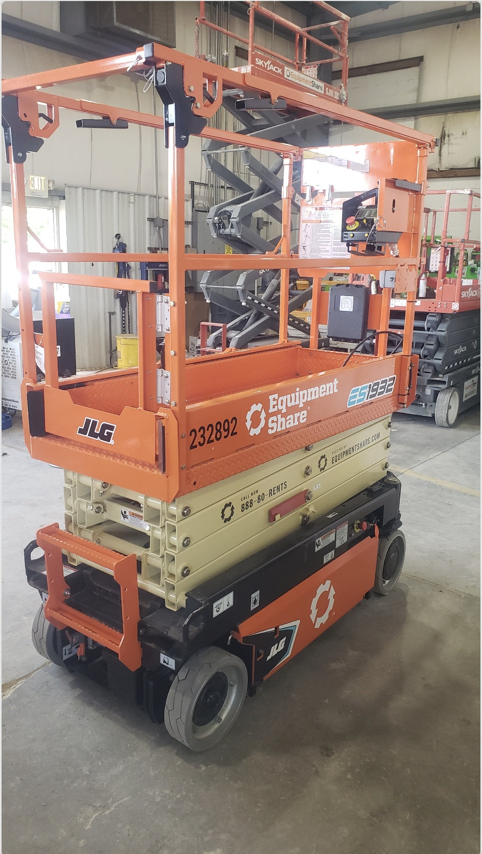 2022 JLG ES1932