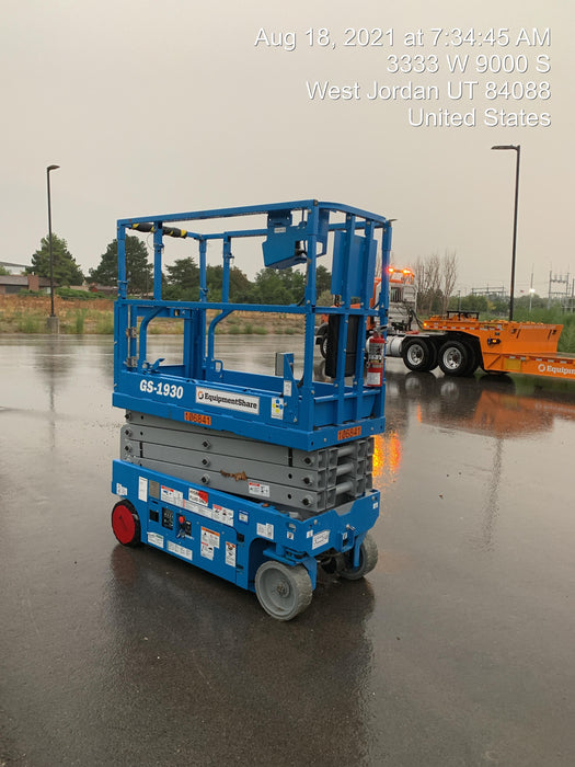 2020 Genie GS-1930 Solid Non Marking Tires, Beacon, Folding rails with half height swing gate, 800W Inverter