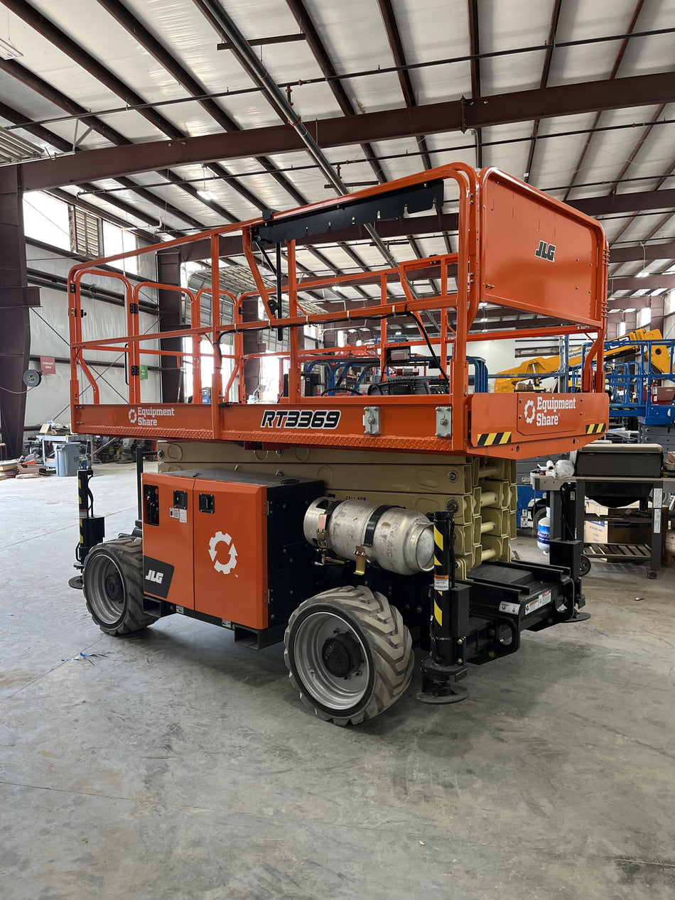 2023 JLG RT3369