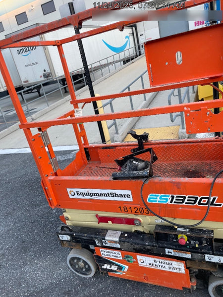2021 JLG ES1330L