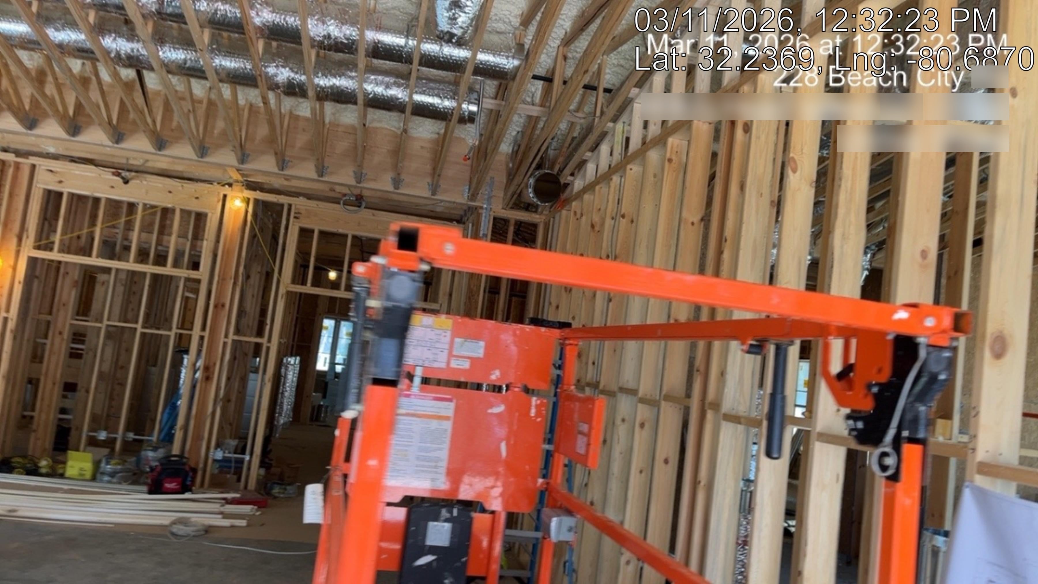 2025 JLG ES1932
