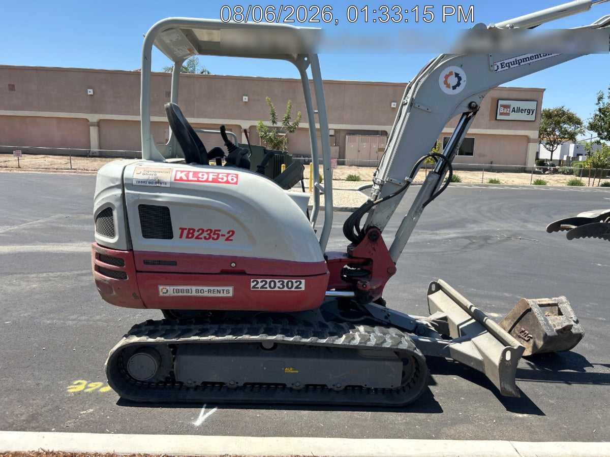 2022 TAKEUCHI TB235-2R
