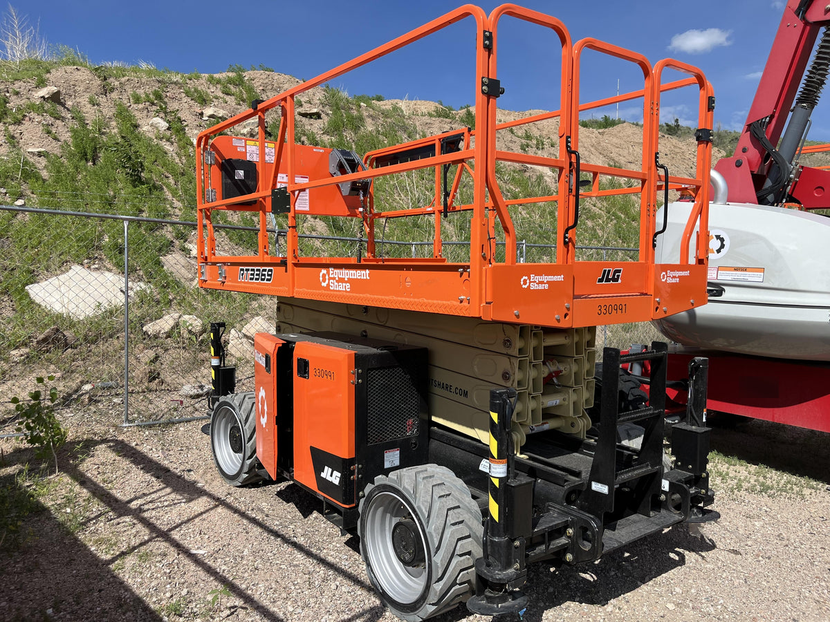 2023 JLG RT3369