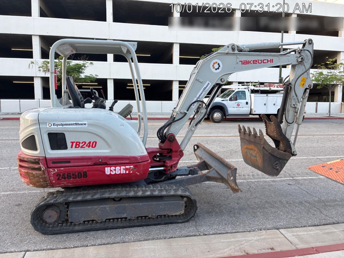 2021 TAKEUCHI TB240R