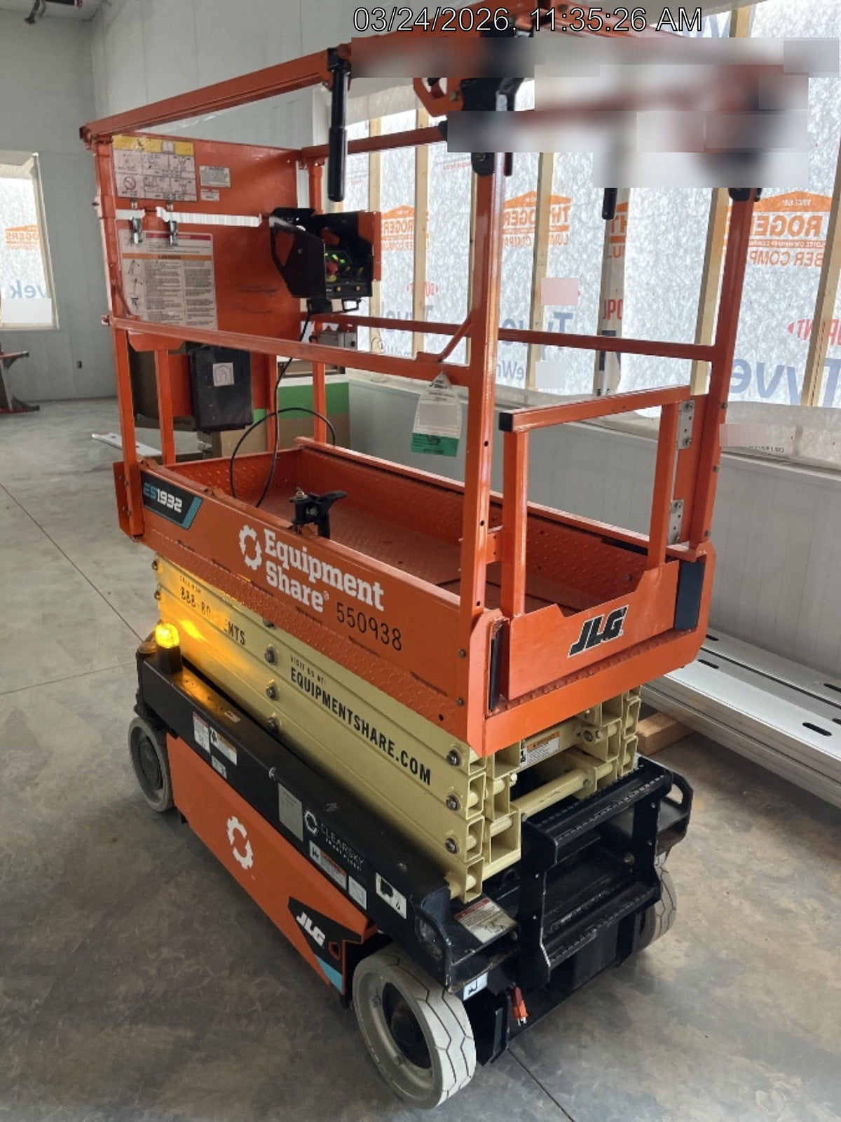 2025 JLG ES1932