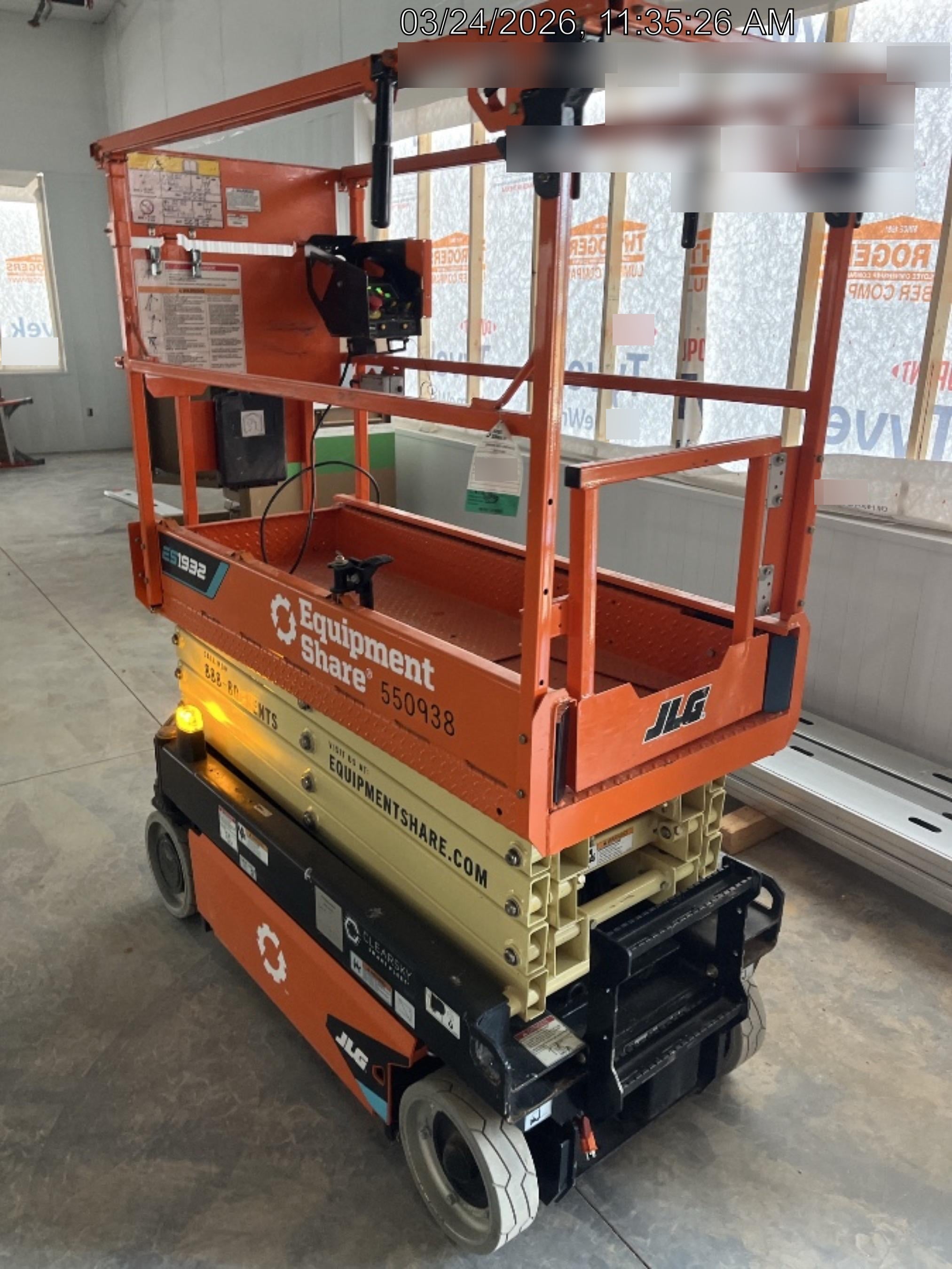 2025 JLG ES1932
