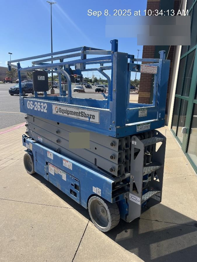 2019 Genie GS-2632 Folding rails with half height swing gate