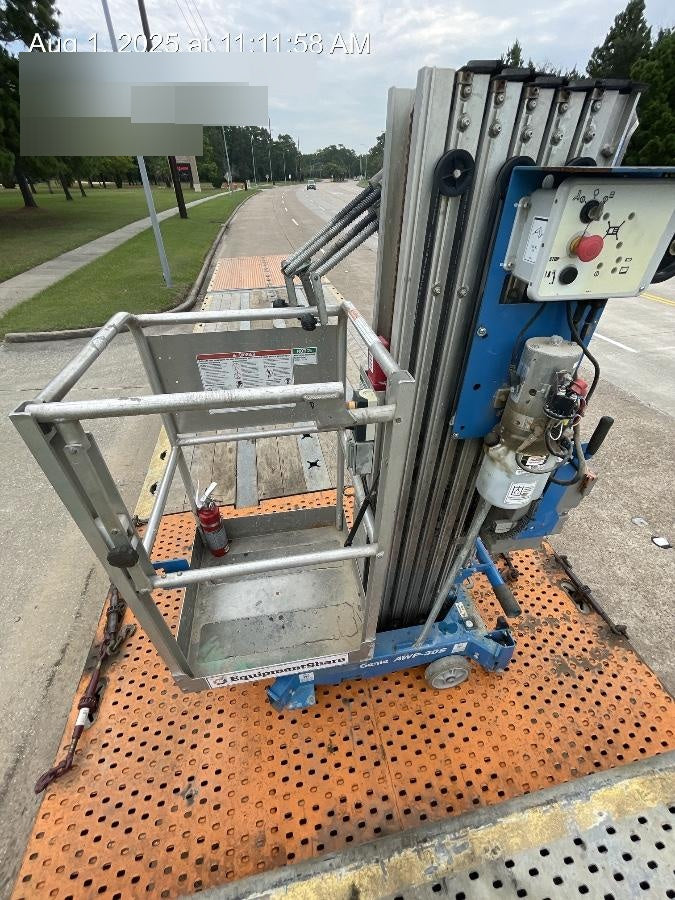 2019 GENIE AWP-30S