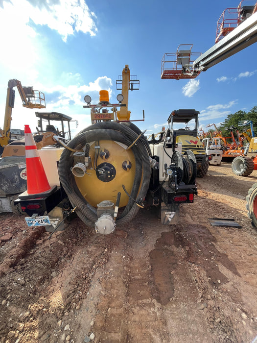 2023 Vac-Tron LP573XDT T4 Koehler Diesel Engine, 500 Gallon Debris Tank, x2 100 Gallon Water Tanks