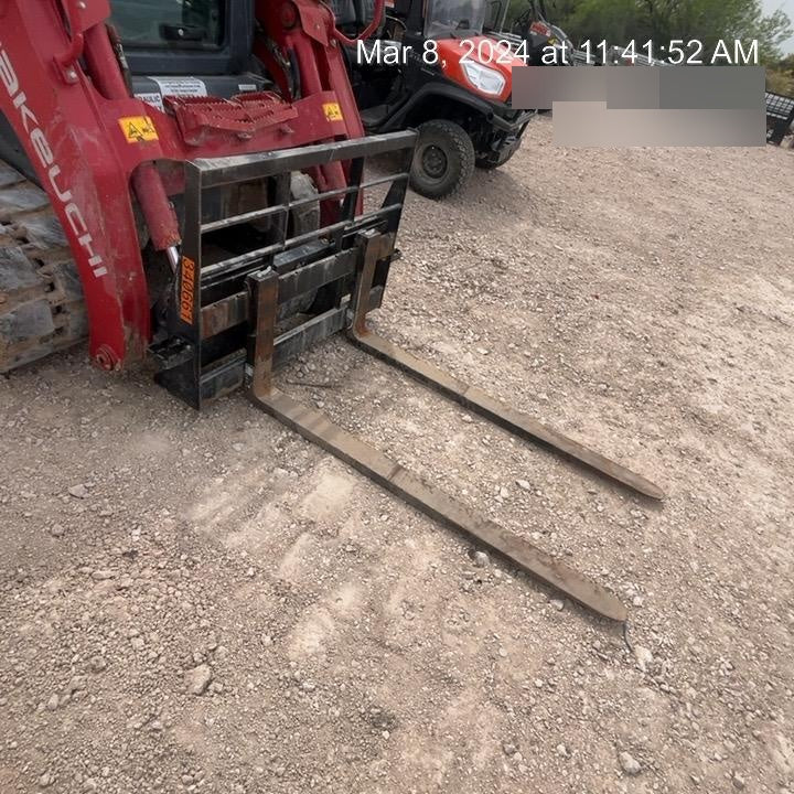2023 ARROW MATERIAL HANDLING 24" Pallet Fork Frame