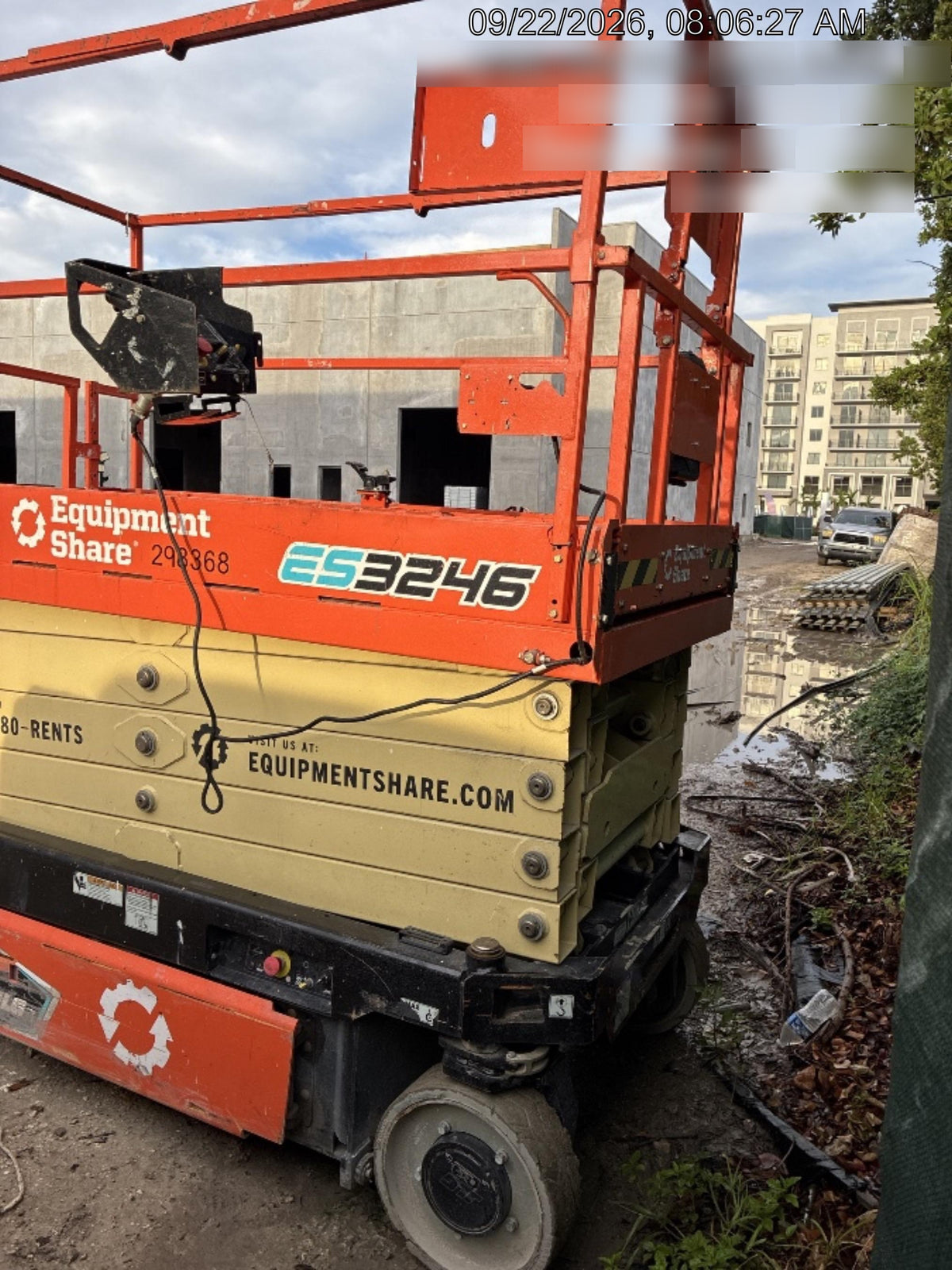 2023 JLG ES3246