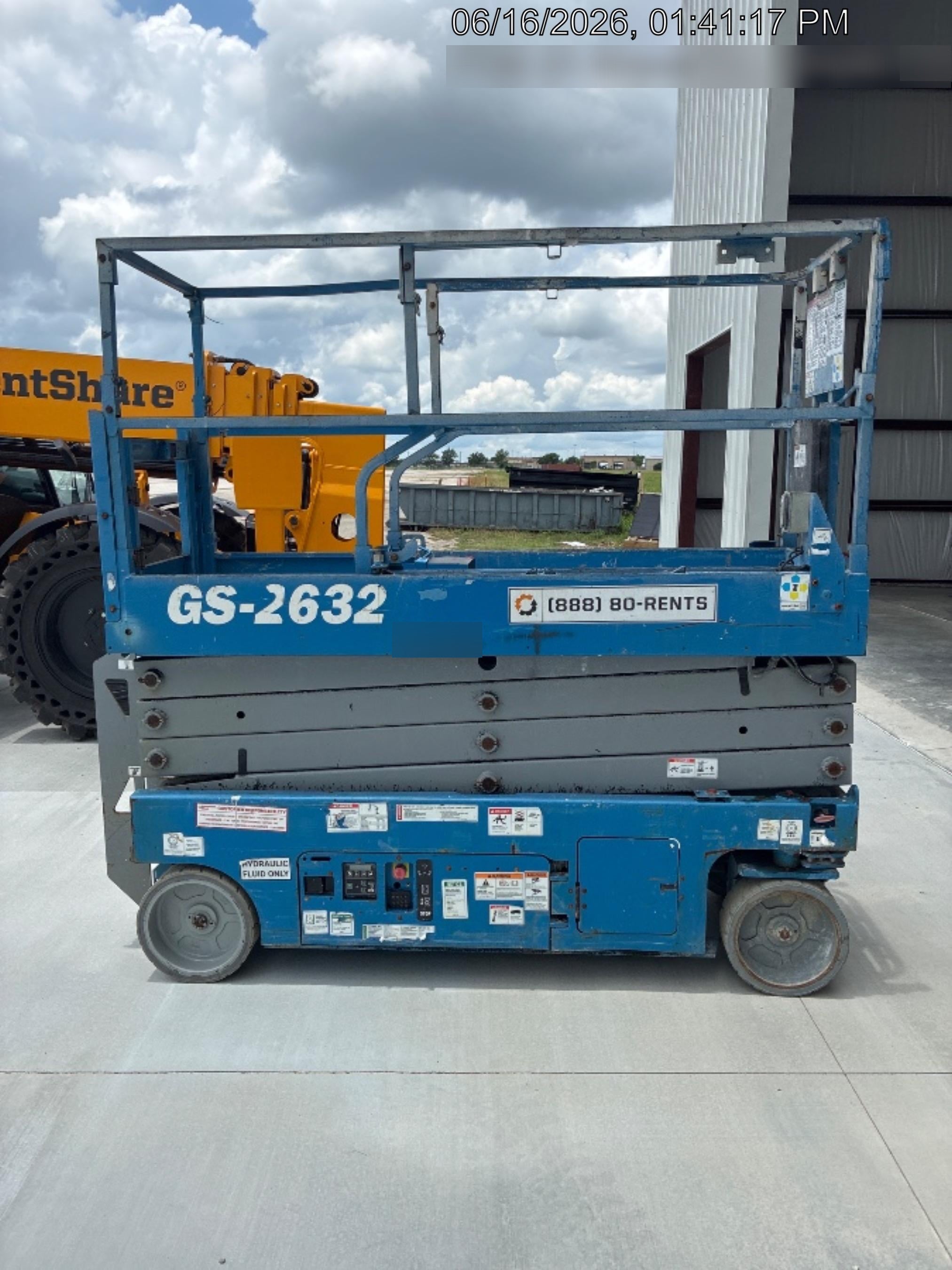 2019 Genie GS-2632 Folding rails with half height swing gate