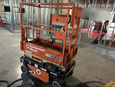 2022 JLG ES1330L