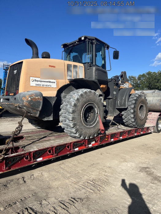 2018 Case 821G CLOSED CAB, JRB 418 STYLE HYD COUPLER