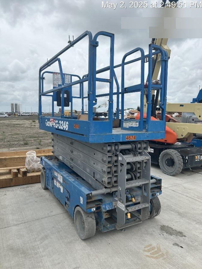 2017 GENIE GS-3246
