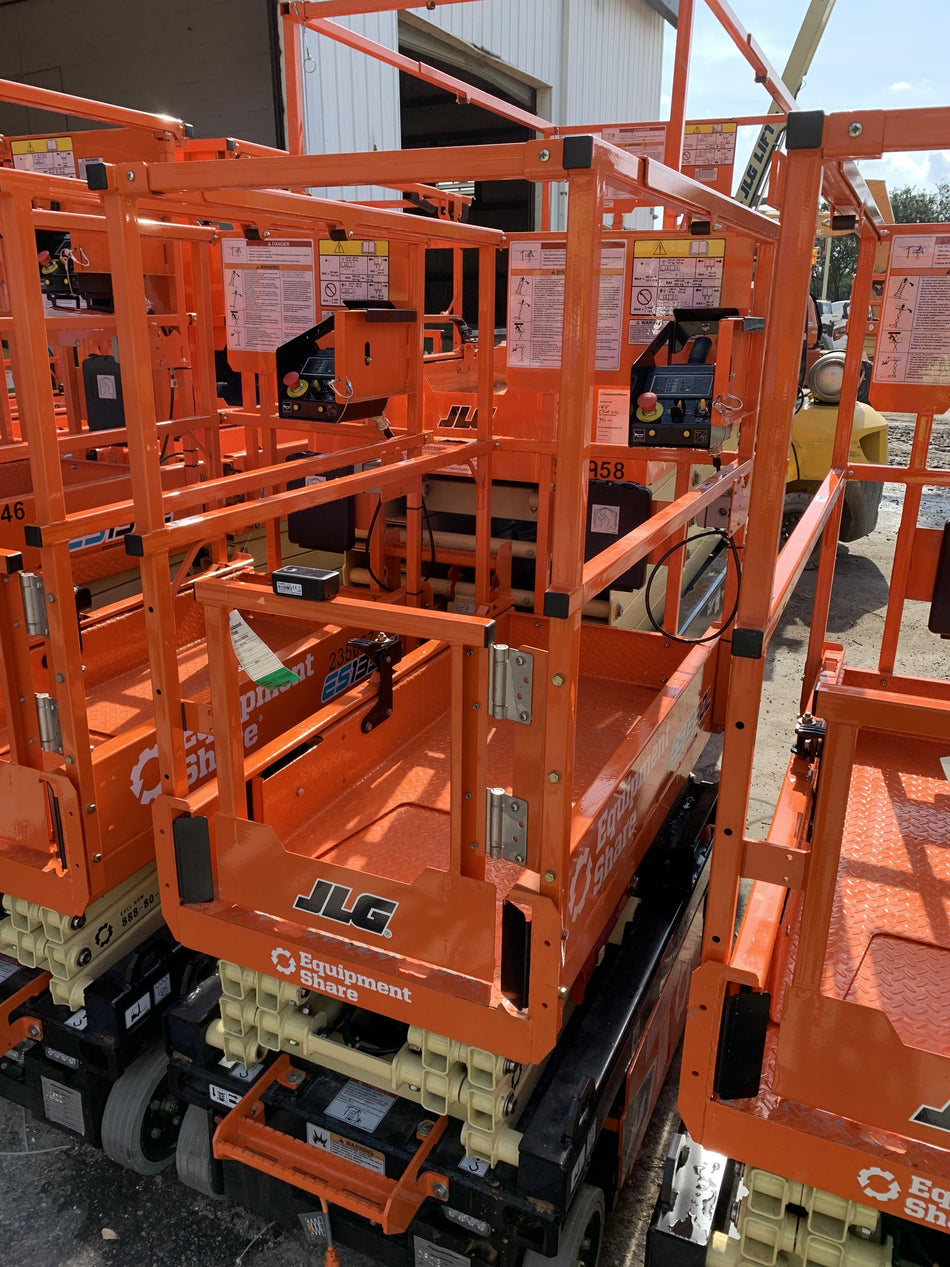 2022 JLG ES1330L