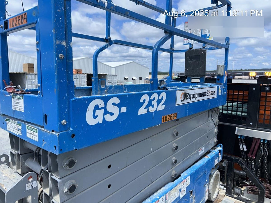 2020 Genie GS-3232 Standard, Folding half height swing gate, 800W Inverter