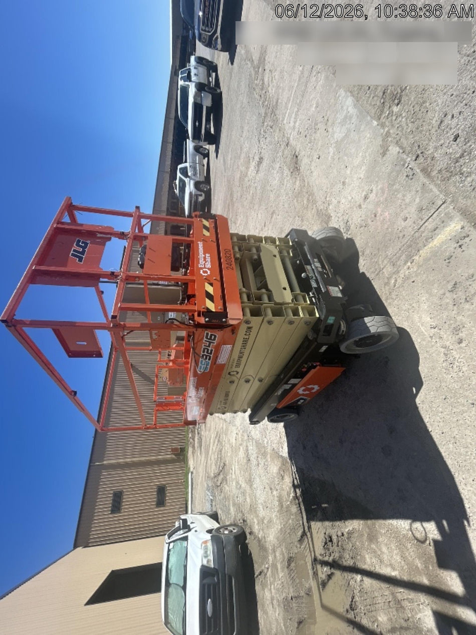 2022 JLG ES3246