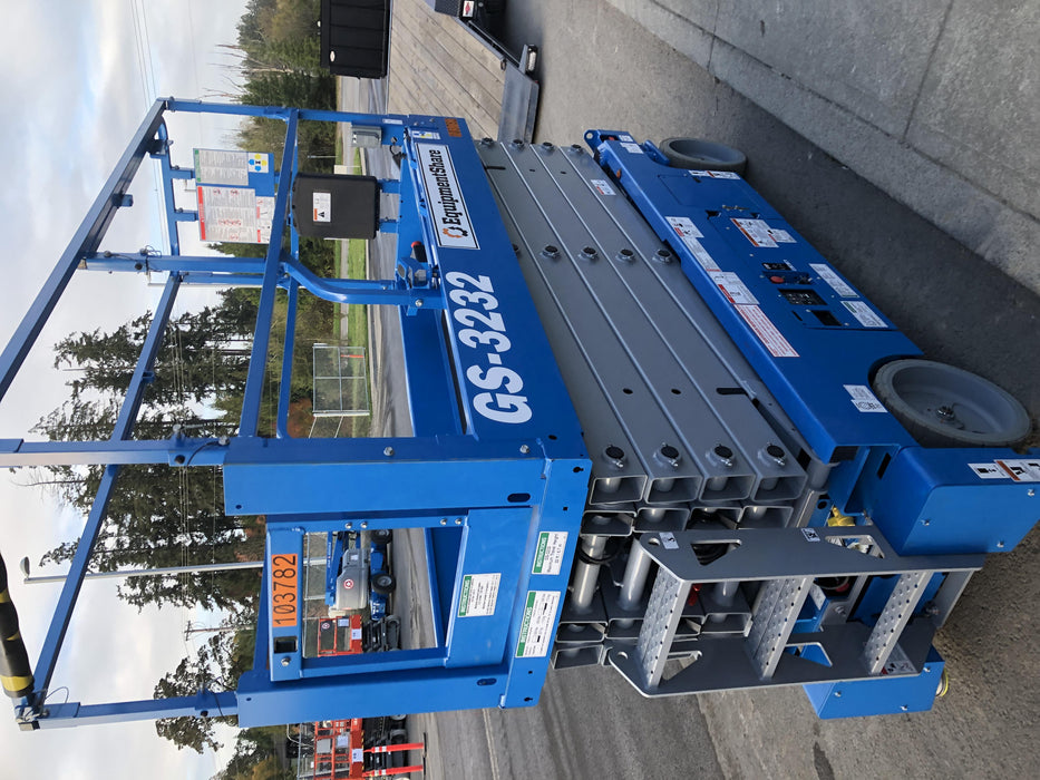 2020 Genie GS-3232 Standard, Folding half height swing gate, 800W Inverter